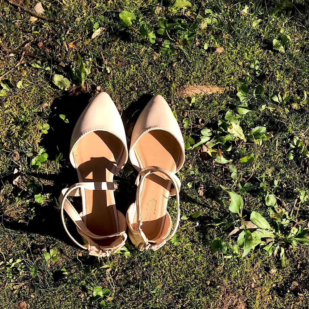 Charlotte Russe beige pointed flats, size 6
